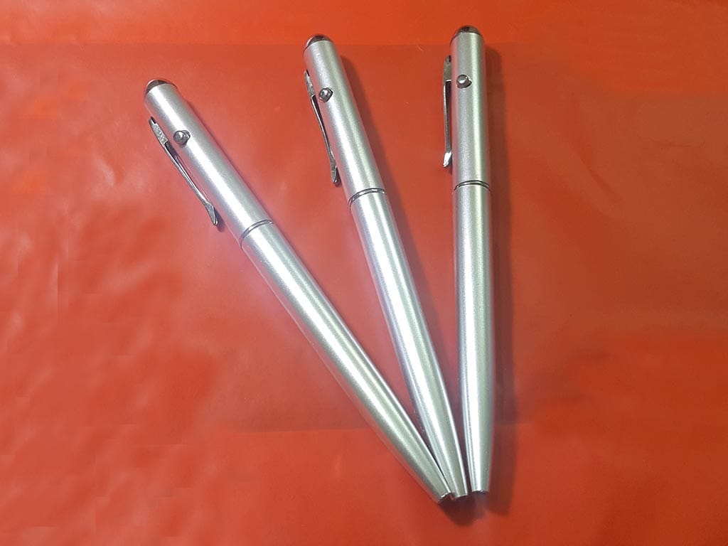 Lịch sử giá D18 Bút mực tàng hình có đèn UV bút hoạt hình bút dễ thương bút  kute viết gel màu đen bán cho vui cập nhật 52023  BeeCost